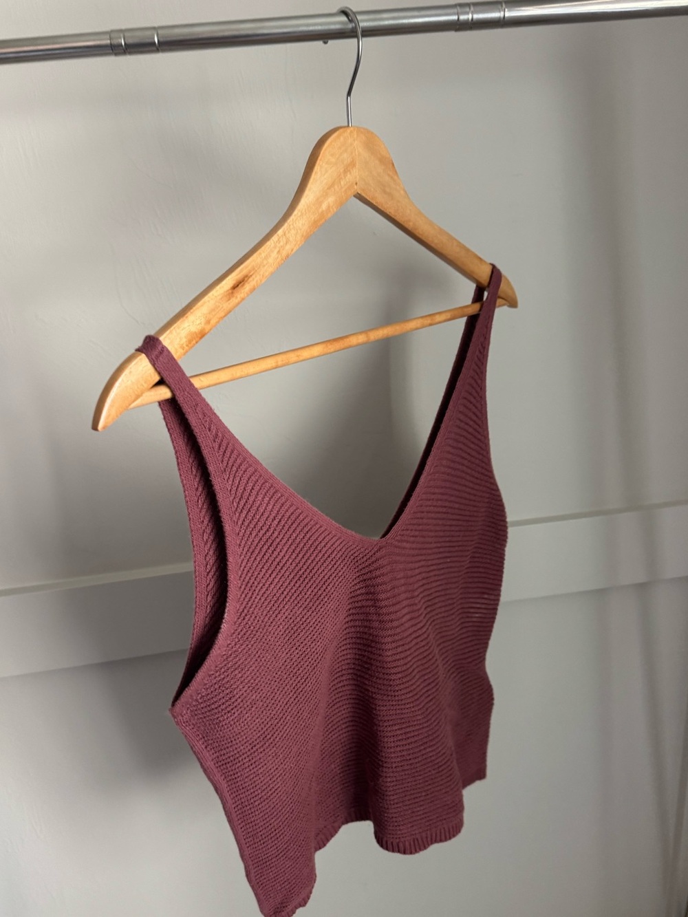 Express Ribbed V-Neck Camisole - Burgundy
